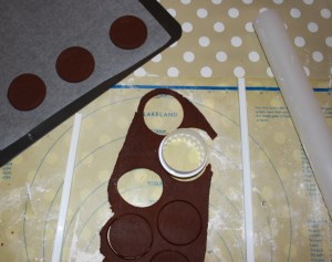 Cut out the circle cookies
